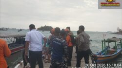 Polri Bergerak Cepat, Polsek Pulomerak Bantu Evakuasi Korban Laka Laut di Perairan Pulau Tempurung